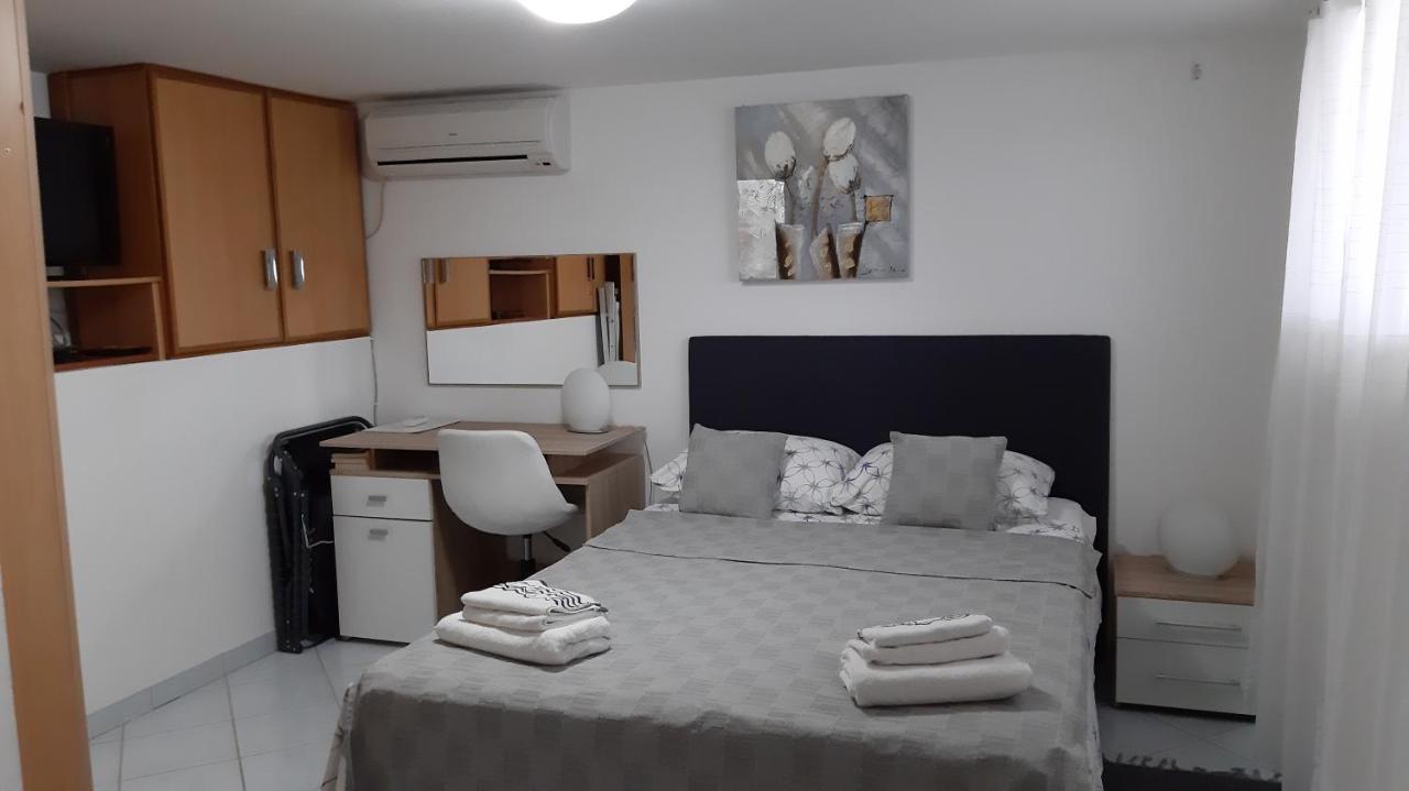 Studio Apartman Kornelija Lumbarda Exteriör bild